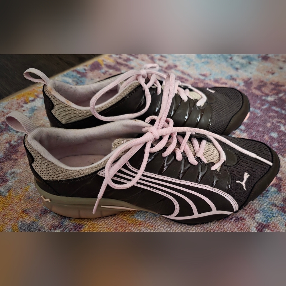 Puma Women's Black and Light Pink Sneakers